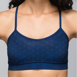 Lululemon Women’s Navy Flow Y Sports Bra in size 6